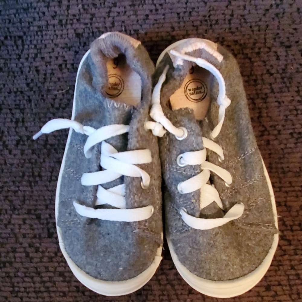 Nwot toddler girls size 9 tennis shoes